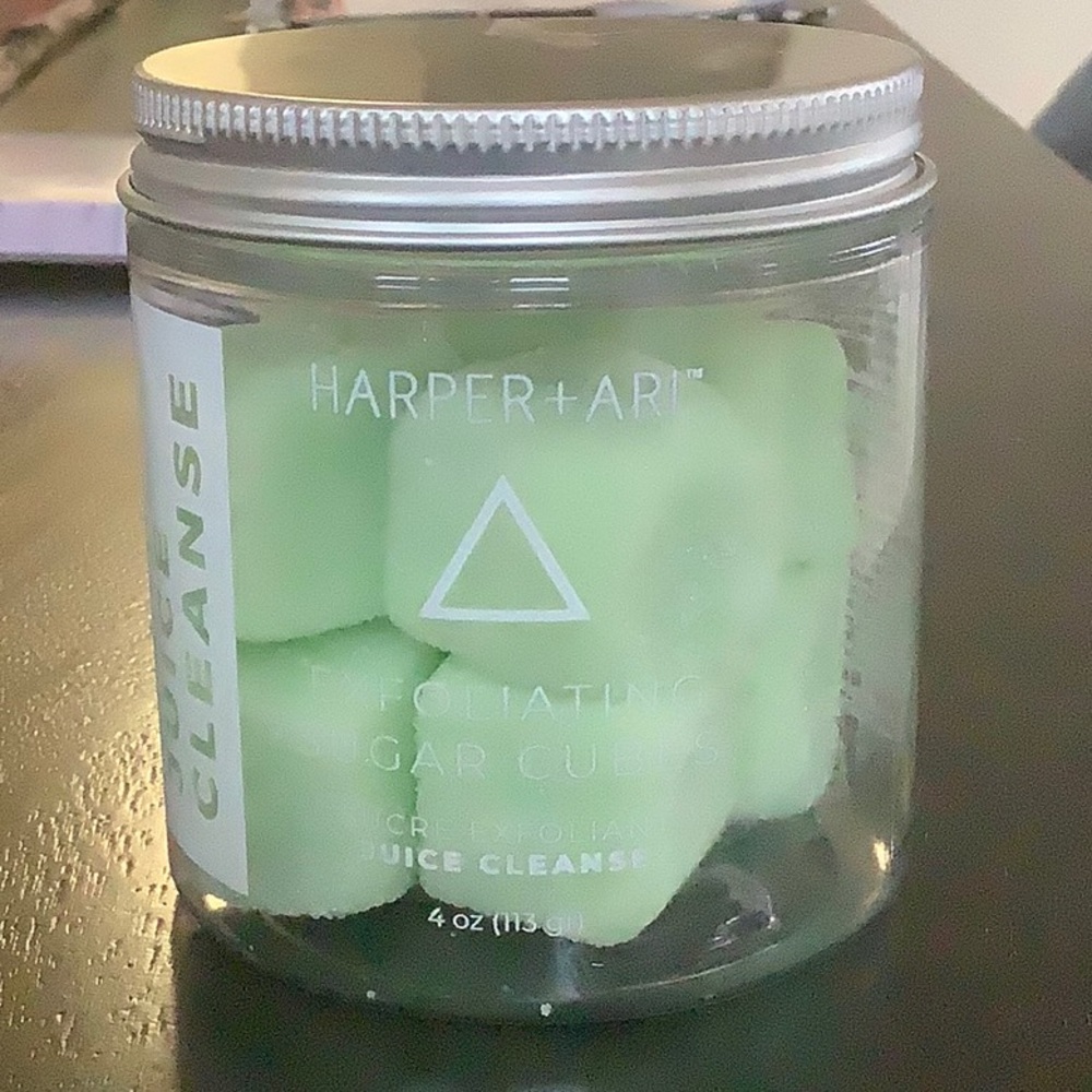 Harper and Ari exfoliating sugar cubes